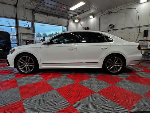 Used 2016 Volkswagen Passat 1.8T R-Line FWD image 4