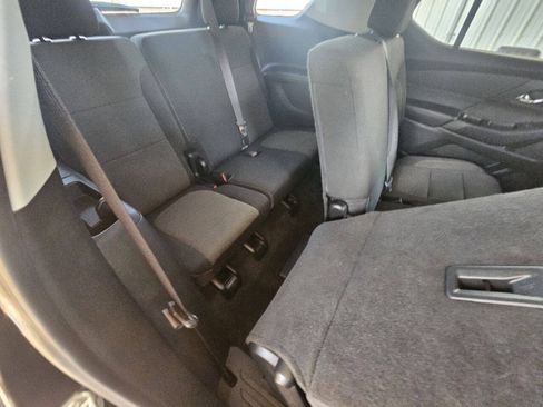 Used 2021 Chevrolet Traverse LS FWD image 14