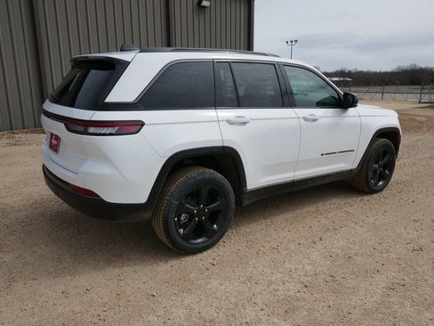New 2026 Jeep Grand Cherokee Limited w/ Limited Altitude Package image 4