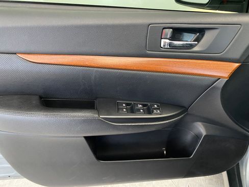 Used 2013 Subaru Outback 3.6R Limited w/ Moonroof Pkg image 11