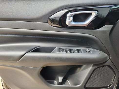 New 2026 Jeep Compass Latitude AWD/4WD image 32