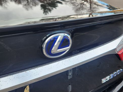 Used 2018 Lexus ES 300h image 17