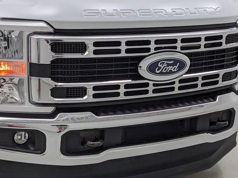 Used 2024 Ford F350 XLT image 40