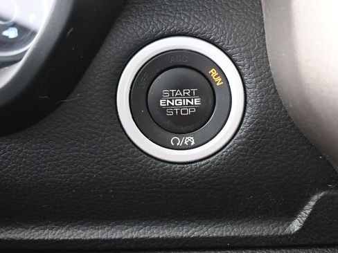 Used 2019 RAM 1500 Laramie AWD/4WD image 32
