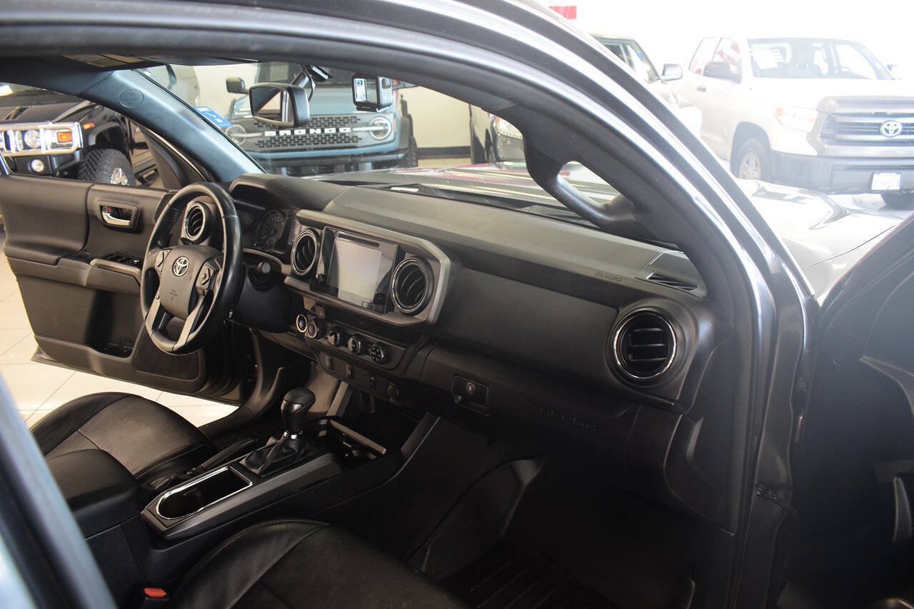 Used 2017 Toyota Tacoma TRD Sport w/ Tow Package (A/T) AWD/4WD image 30