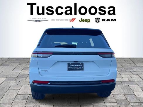 New 2025 Jeep Grand Cherokee Altitude image 6