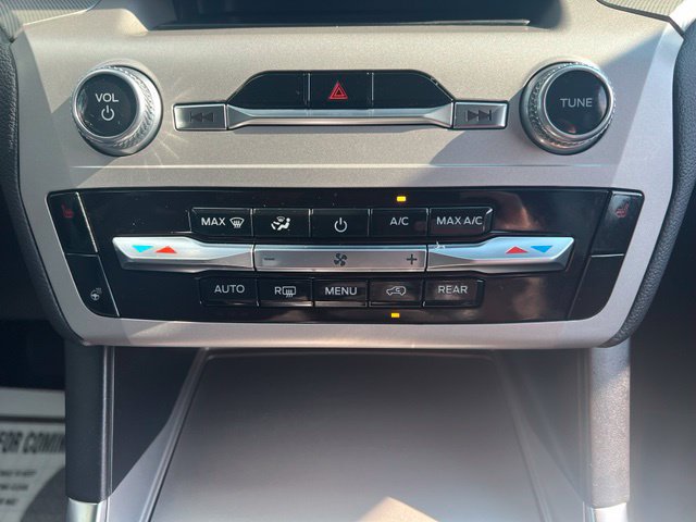 Used 2023 Ford Explorer XLT w/ Equipment Group 202A AWD/4WD image 18