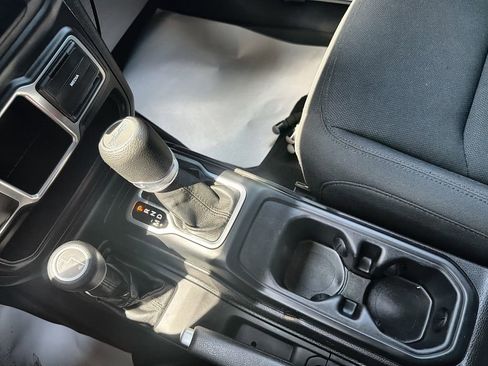 Used 2018 Jeep Wrangler Unlimited Sport AWD/4WD image 27