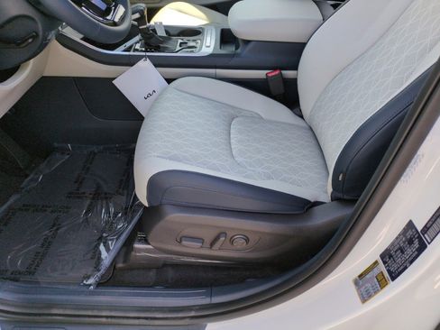 New 2026 Kia Carnival EX FWD image 16