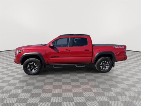 Used 2022 Toyota Tacoma TRD Off-Road w/ TRD Premium Off Road Package image 4