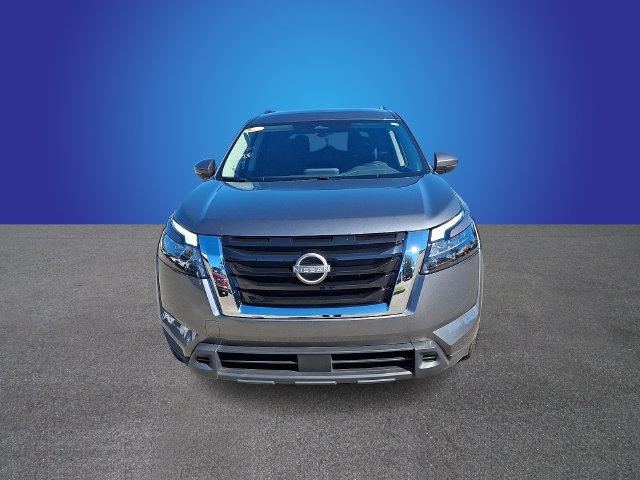 Used 2025 Nissan Pathfinder SV FWD image 2