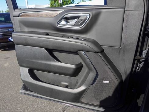 Used 2024 Chevrolet Suburban Premier AWD/4WD image 23