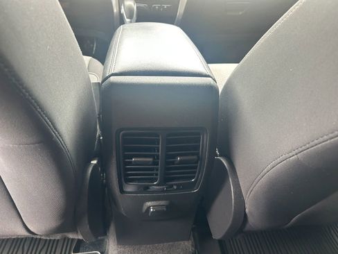 Used 2018 Ford Escape SE w/ SE Sync 3 Package image 32