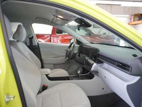 Used 2025 Hyundai Kona SEL FWD image 9