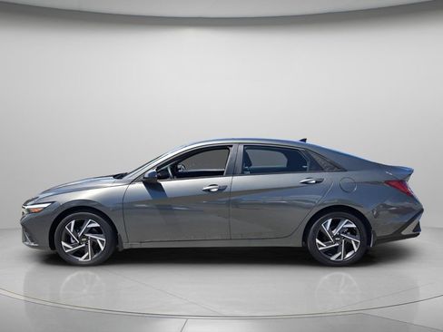 Certified 2025 Hyundai Elantra SEL w/ Cargo Package FWD image 3