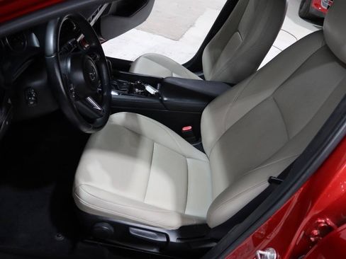 Used 2019 MAZDA MAZDA3 Hatchback FWD image 19