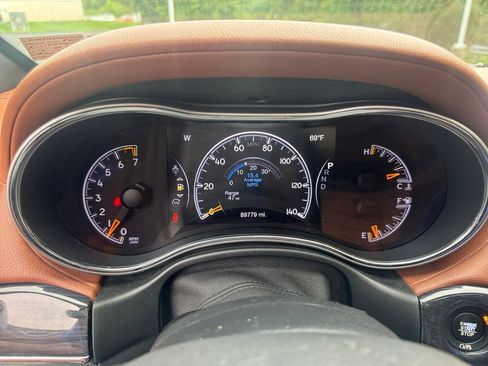 Used 2020 Jeep Grand Cherokee Overland AWD/4WD image 16