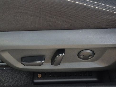 Used 2022 Nissan Rogue SV image 31