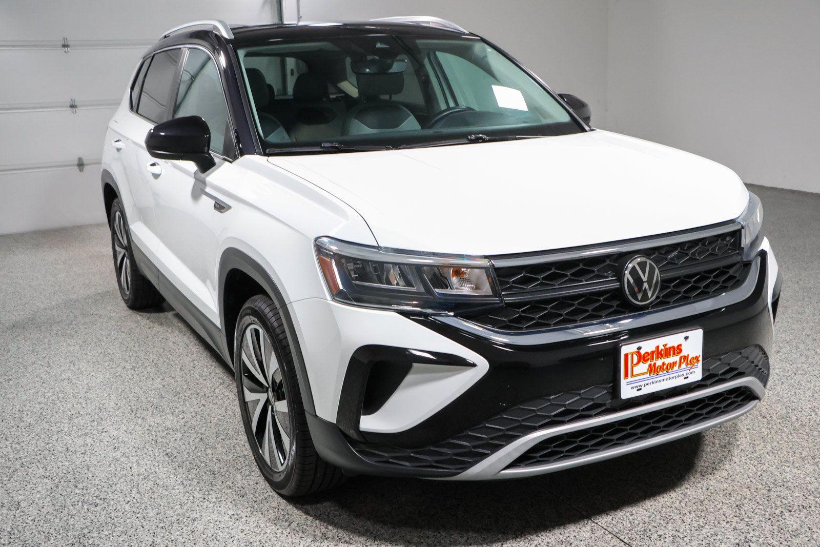 Used 2023 Volkswagen Taos SE w/ Panoramic Sunroof Package AWD/4WD image 5