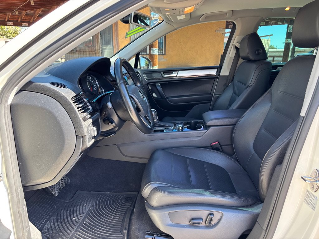 Used 2011 Volkswagen Touareg Sport AWD/4WD image 12