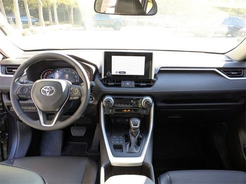Used 2023 Toyota RAV4 XLE Premium image 15