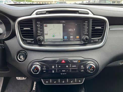 Used 2017 Kia Sorento SX image 17