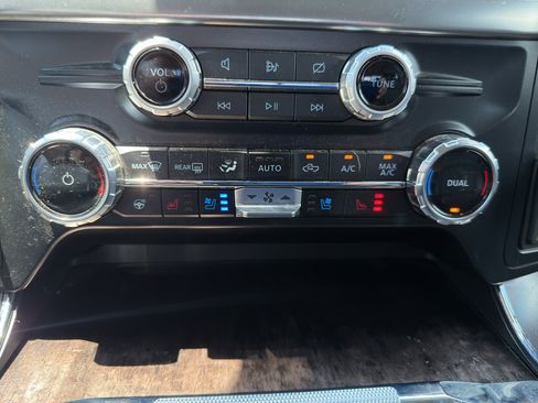Used 2023 Ford F150 Lariat w/ Trailer Tow Package AWD/4WD image 22