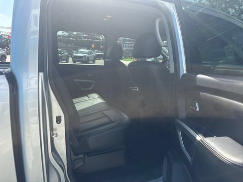 Used 2017 Nissan Titan SL w/ SL Towing Convenience Package RWD image 21