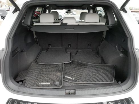 Used 2021 Volkswagen Tiguan SEL Premium R-Line AWD/4WD image 17