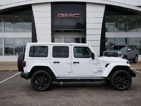 Used 2024 Jeep Wrangler Unlimited Sahara AWD/4WD image 2