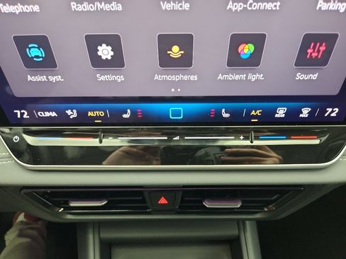 New 2026 Volkswagen Tiguan SE FWD image 25