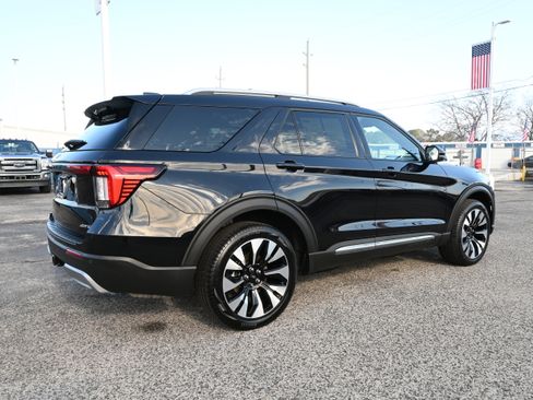 Used 2025 Ford Explorer Platinum w/ LUX Leather Package image 2