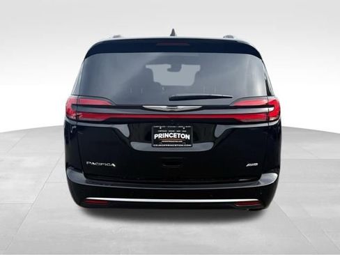 New 2026 Chrysler Pacifica Pinnacle image 6