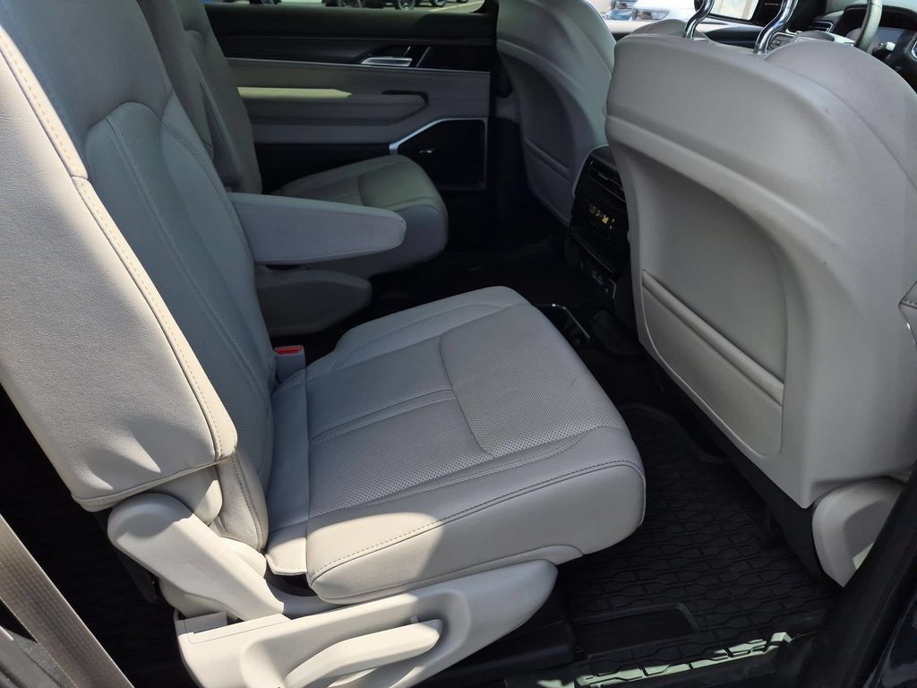 Certified 2024 Jeep Wagoneer Series II RWD image 33