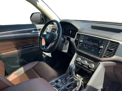 Used 2022 Volkswagen Atlas SEL R-Line AWD/4WD image 16