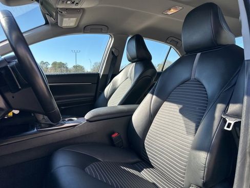 Used 2024 Toyota Camry SE image 10