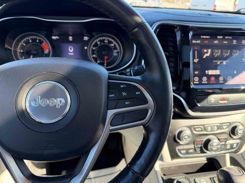 Used 2019 Jeep Cherokee Limited image 23