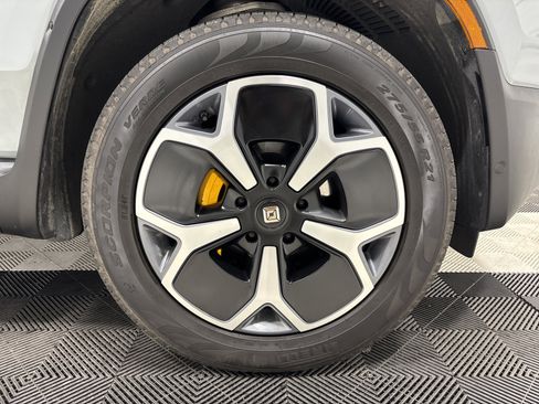 Used 2024 Rivian R1S Adventure AWD/4WD image 11