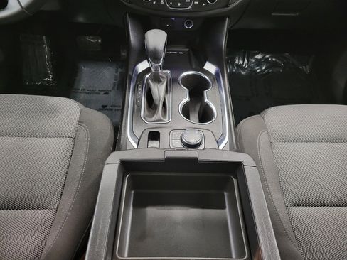 Used 2023 Chevrolet Traverse LT image 17