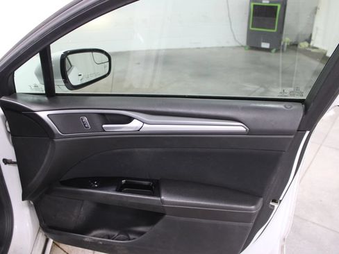 Used 2015 Ford Fusion SE FWD image 22