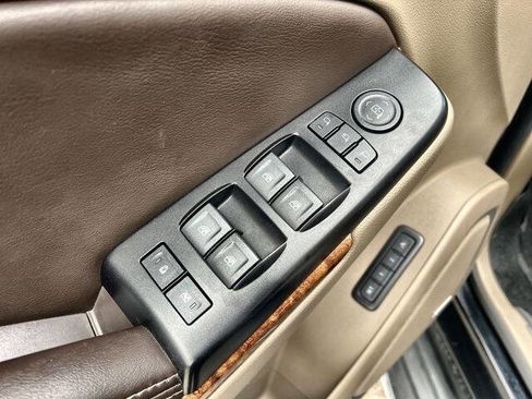 Used 2017 Chevrolet Suburban Premier image 22