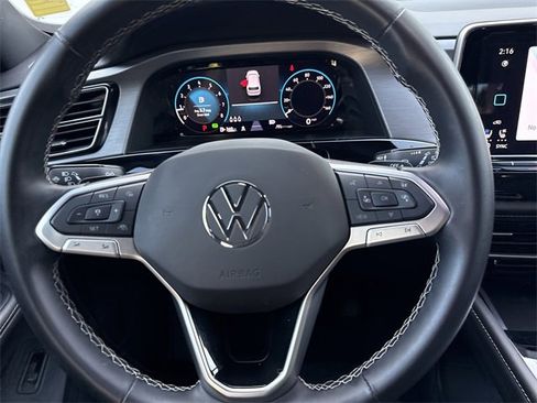 Used 2025 Volkswagen Atlas Cross Sport SE image 14