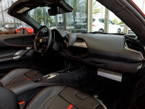 Used 2023 Ferrari SF90 Spider image 37