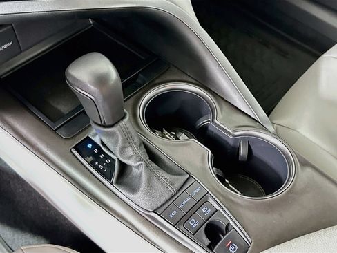 Used 2024 Toyota Camry SE FWD image 17