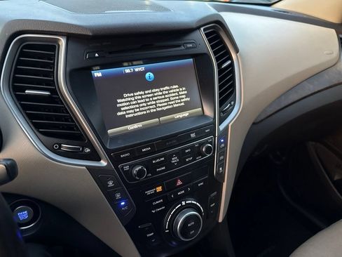 Used 2017 Hyundai Santa Fe Limited FWD image 17