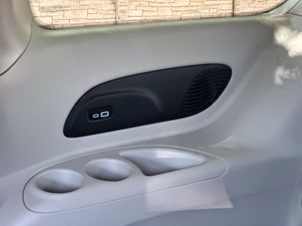 Used 2022 Chrysler Pacifica Touring-L w/ Uconnect Theater Family Group FWD image 39