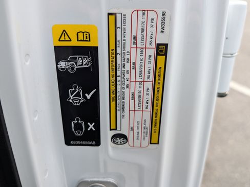 Used 2024 Jeep Wrangler Rubicon w/ Convenience Group image 36