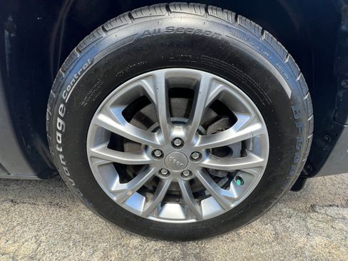 Used 2019 Jeep Cherokee Latitude Plus image 29