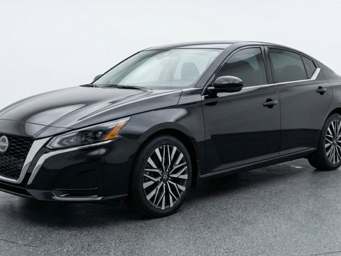Used 2025 Nissan Altima 2.5 SV image 3