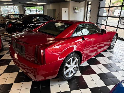 Used 2005 Cadillac XLR RWD image 4